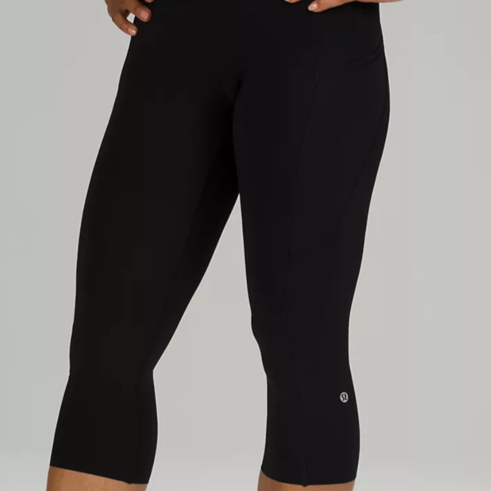 Black Lululemon cropped leggings